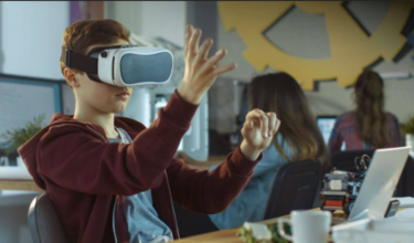 Menggali Dunia Baru Melalui Realitas Virtual dan Augmented