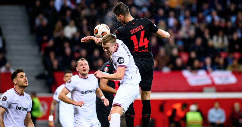 sementara Jonathan Tah dan Odilon Kossounou solid dalam menghadapi gelombang serangan West Ham.